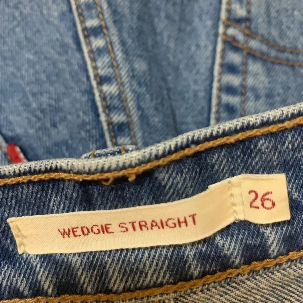 LEVI’S Wedgie Straight Leg Cut Off Blue Jean Shorts Raw Hem - Picture 6 of 7